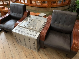 力源A门市展厅不锈钢棋盘桌实景