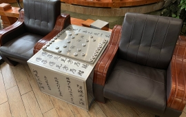 力源A门市展厅不锈钢棋盘桌实景